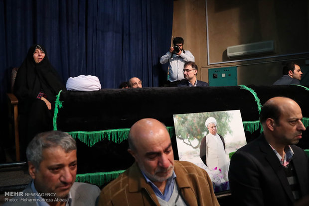 پیکر هاشمی رفسنجانی داخل ضریح حرم امام(ره) به خاک سپرده می شود